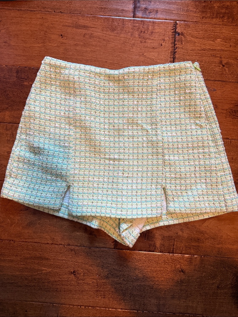Tweed High-Waist Women’s skort in light green